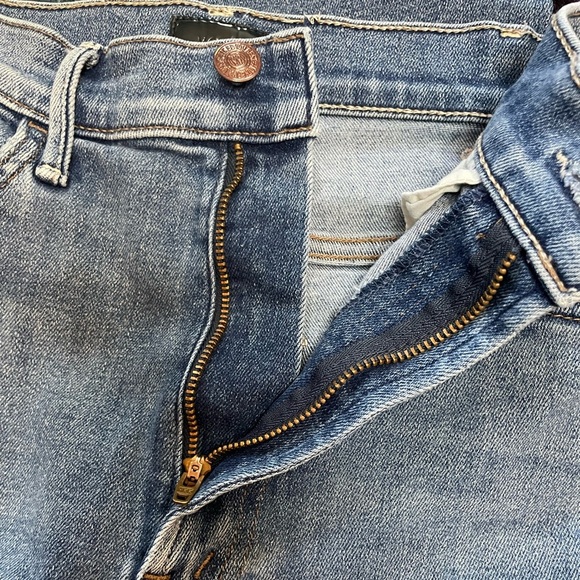 MOTHER The Hustler Ankle Fray Jeans Satisfaction Guaranteed Med Blue Wash Sz 26 - Picture 8 of 13